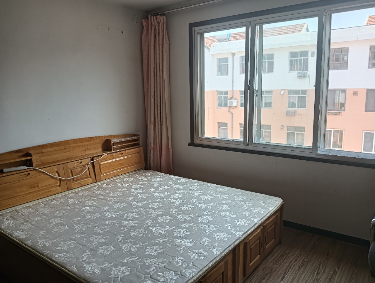 龍山路南月租550三室