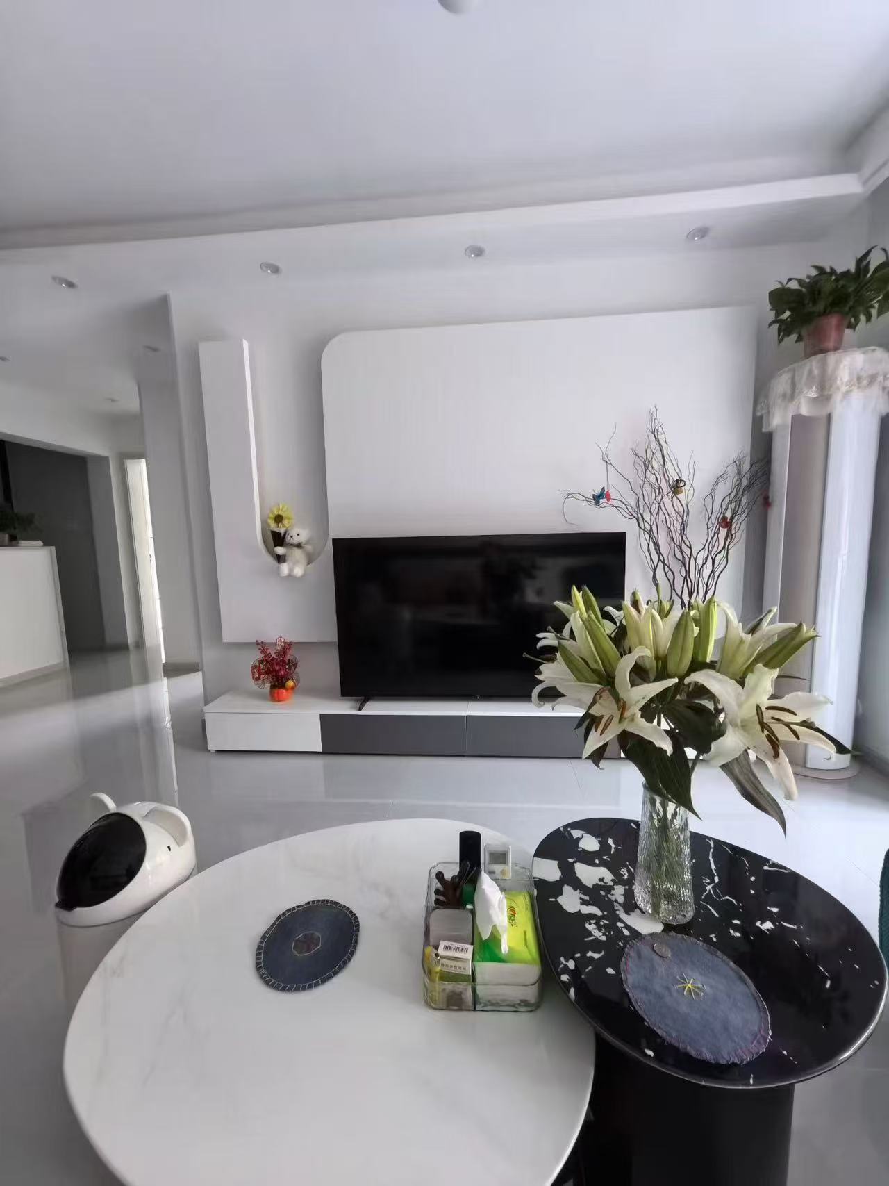 【出租】山能伴山林語電梯4樓80多平二室要求干凈月/1600