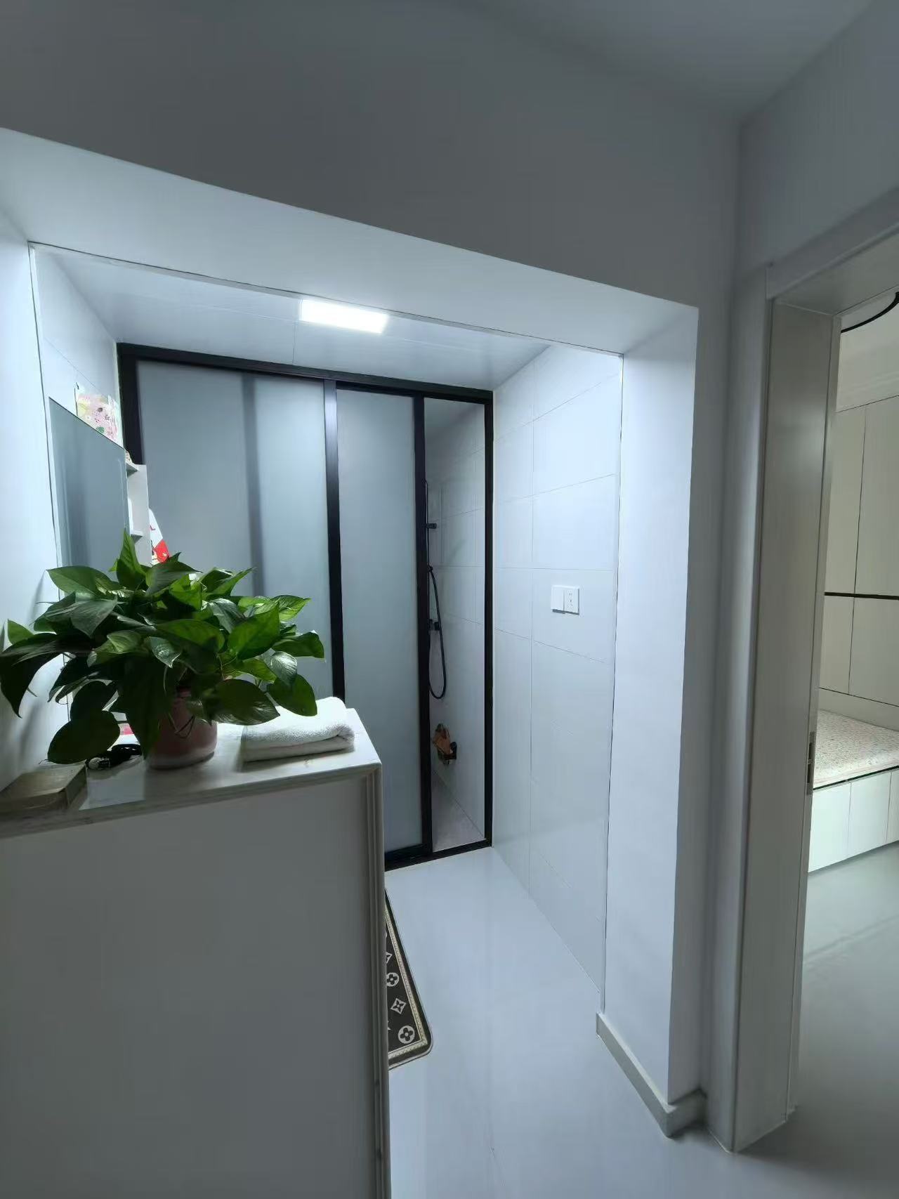 【出租】山能伴山林語電梯4樓80多平二室要求干凈月/1600