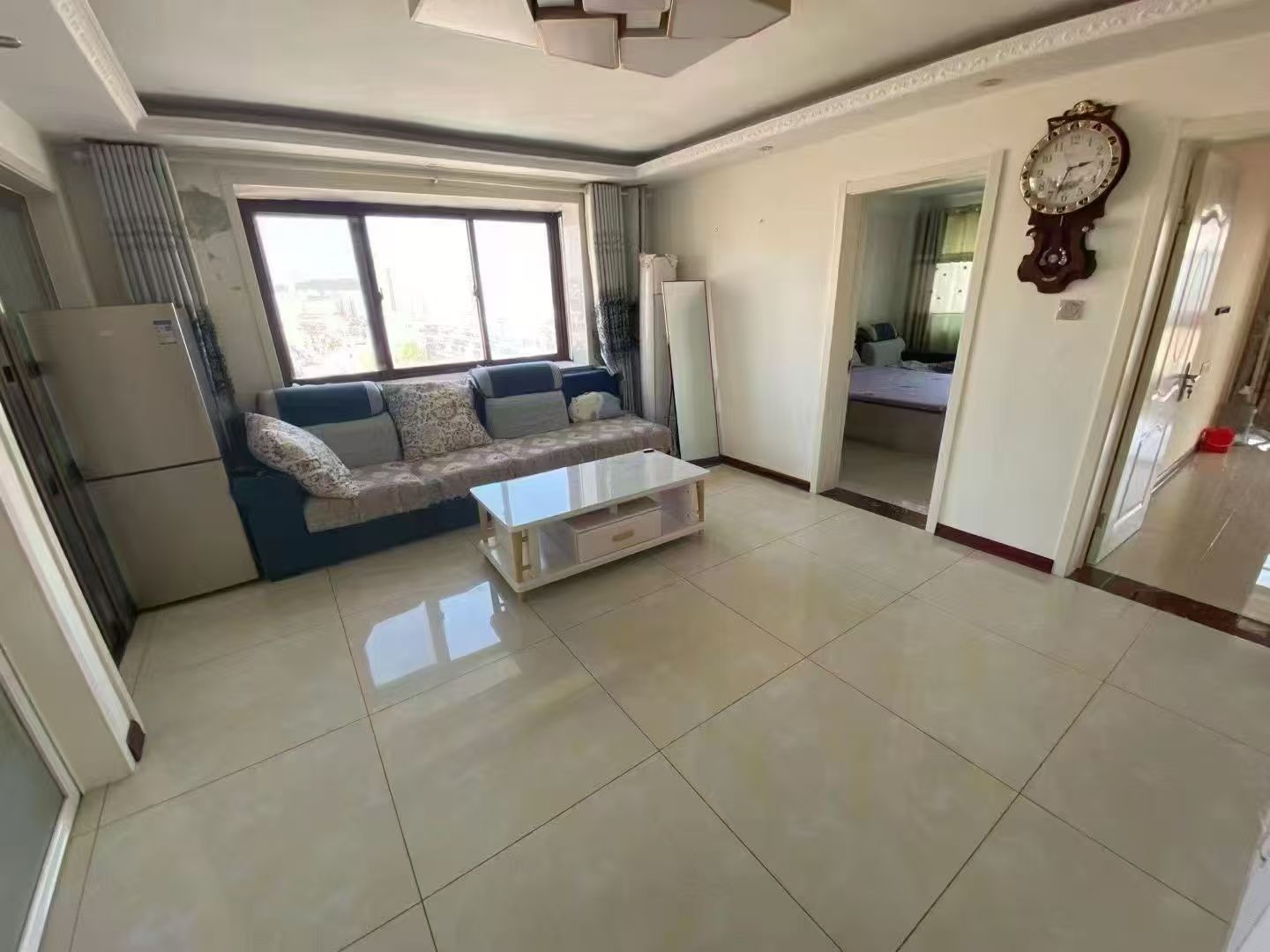 錦城世家106平電梯三室1200/月