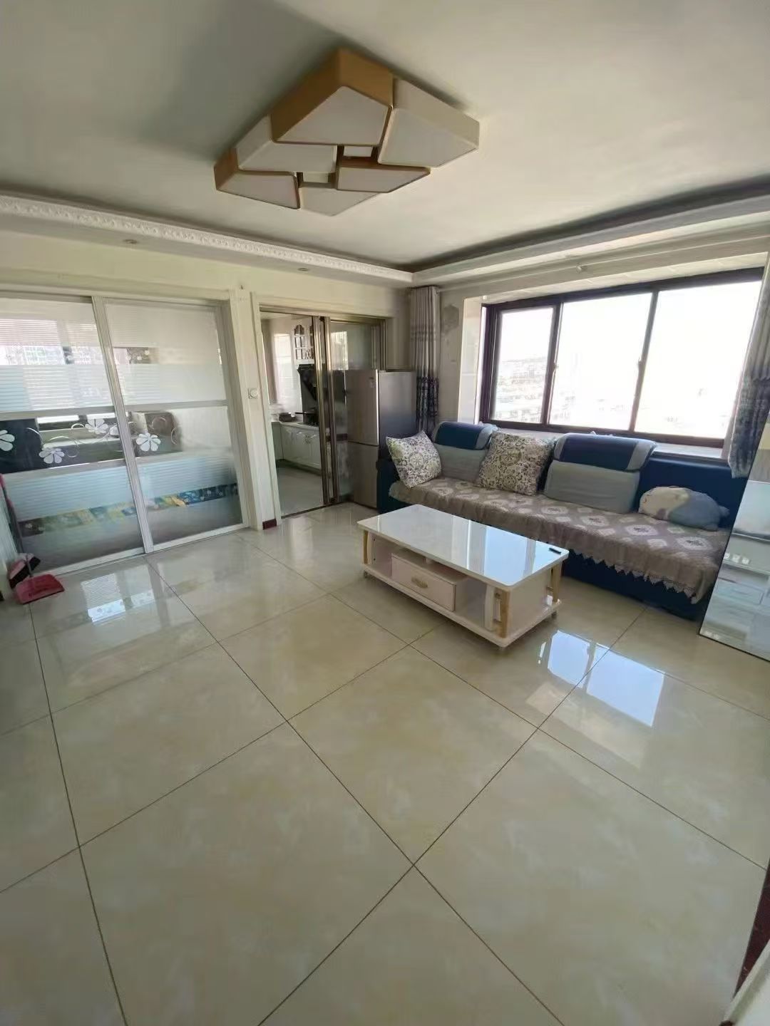 錦城世家106平電梯三室1200/月