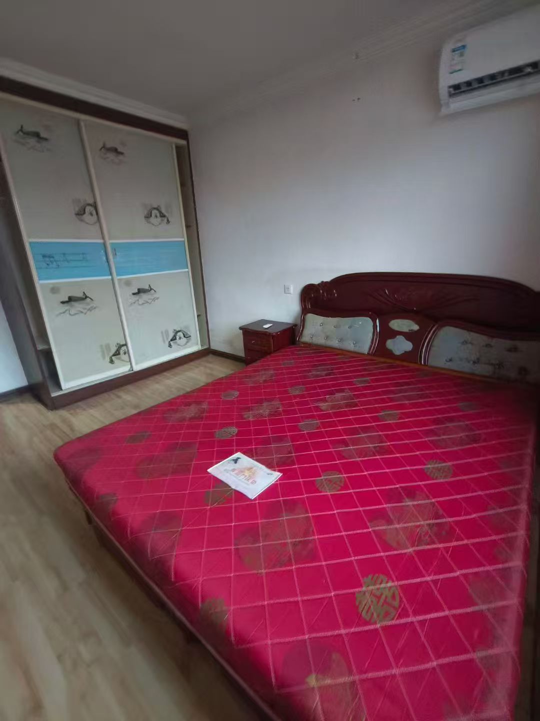 職工街3樓70平兩室月租700元