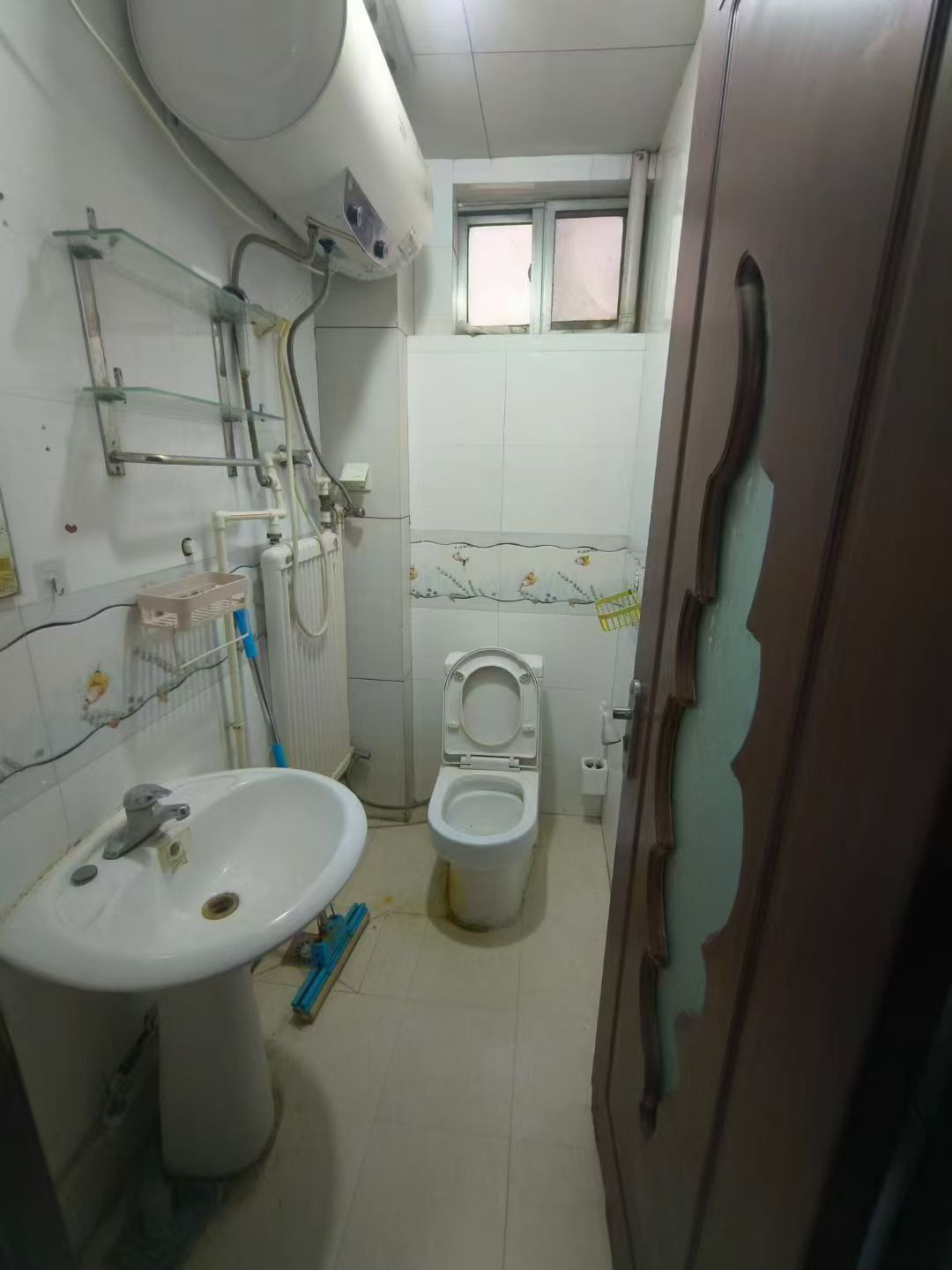 職工街3樓70平兩室月租700元