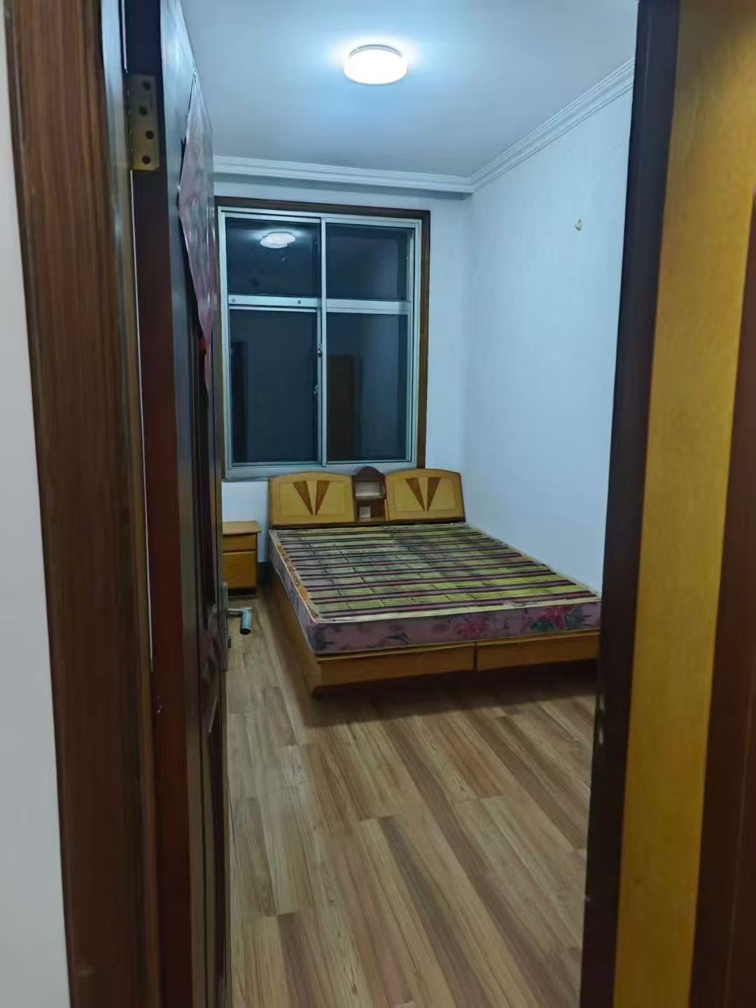 龍山路住人一樓120平三室月租750元