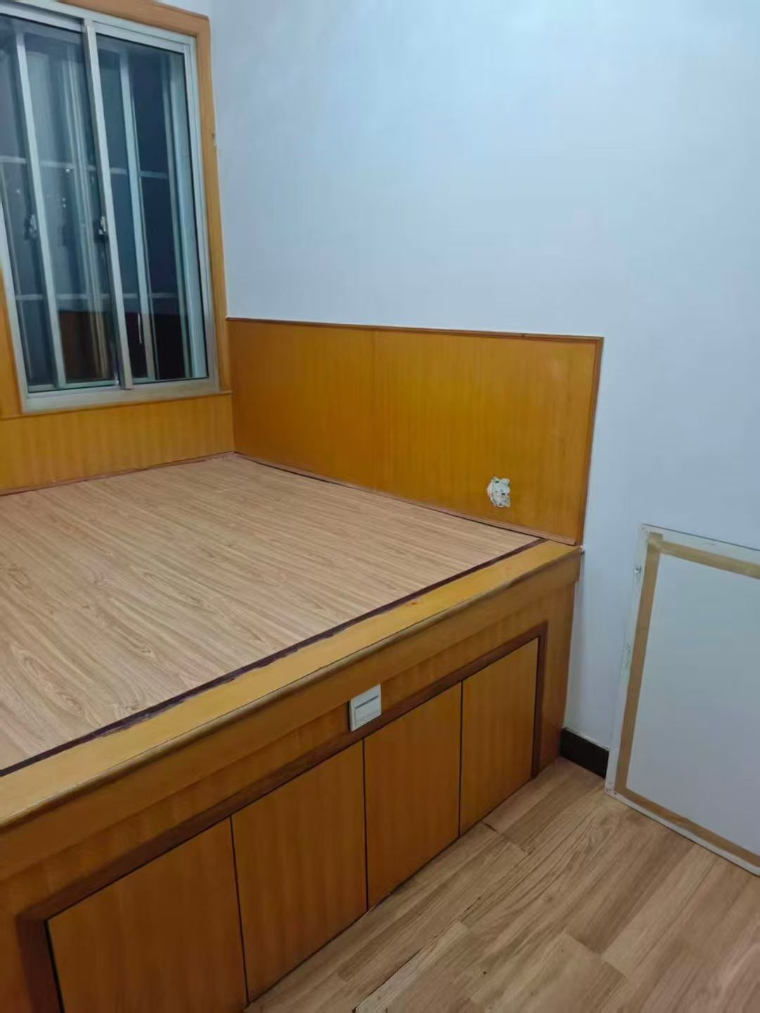 龍山路住人一樓120平三室月租750元