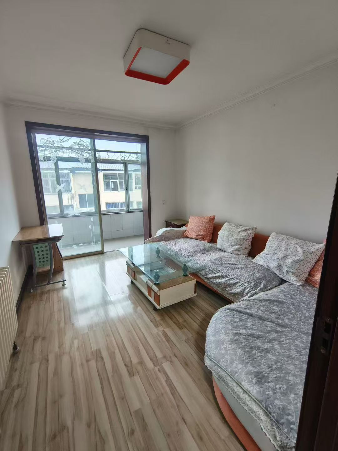 職工街多層3樓70多平兩室月租700元