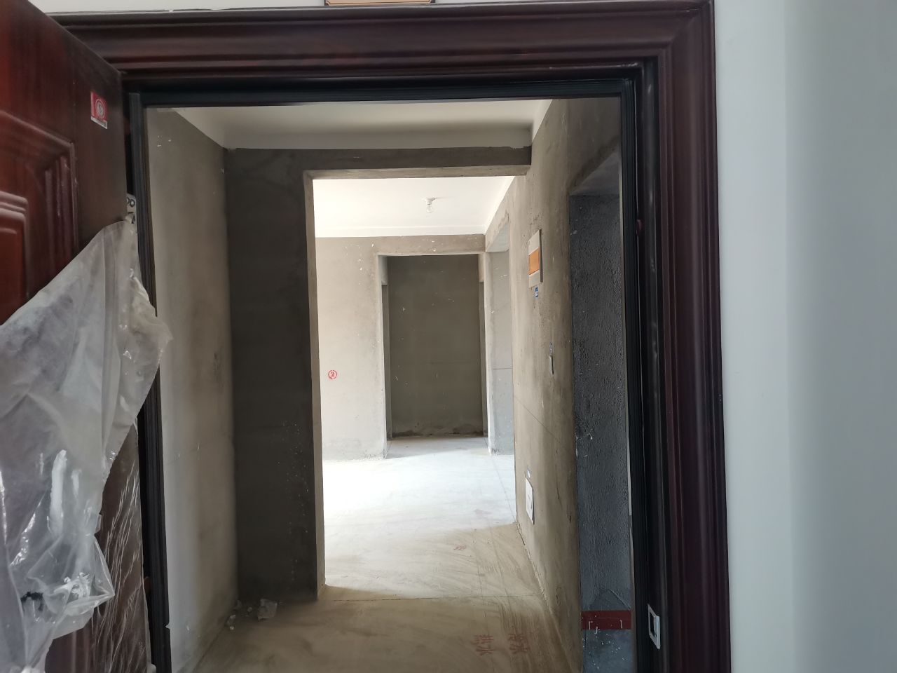 高品質(zhì)小區(qū)高性價比小高層電梯毛坯房特價出售