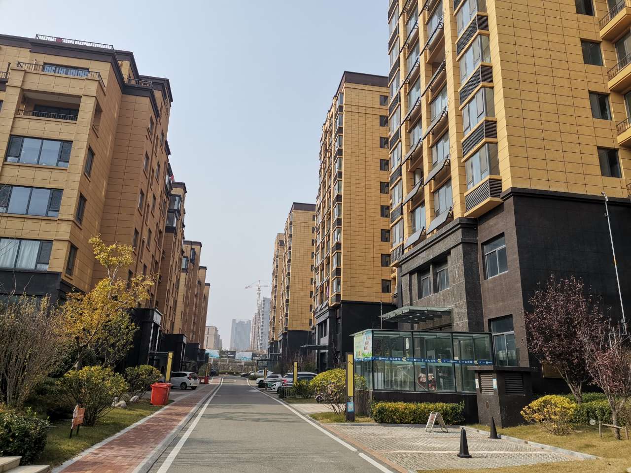 高品質(zhì)小區(qū)高性價比小高層電梯毛坯房特價出售