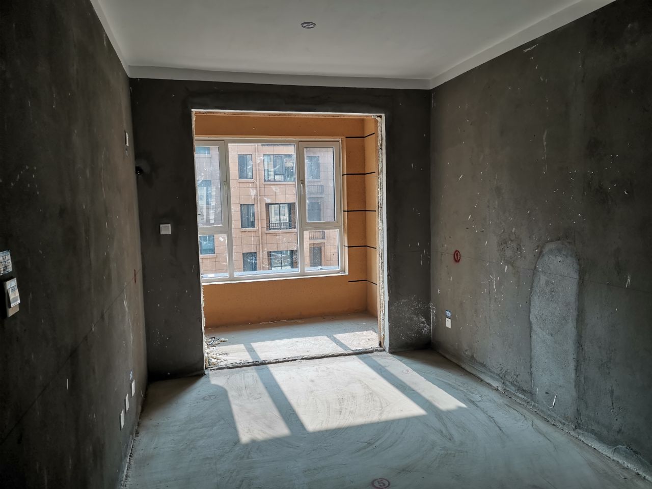 高品質(zhì)小區(qū)高性價比小高層電梯毛坯房特價出售