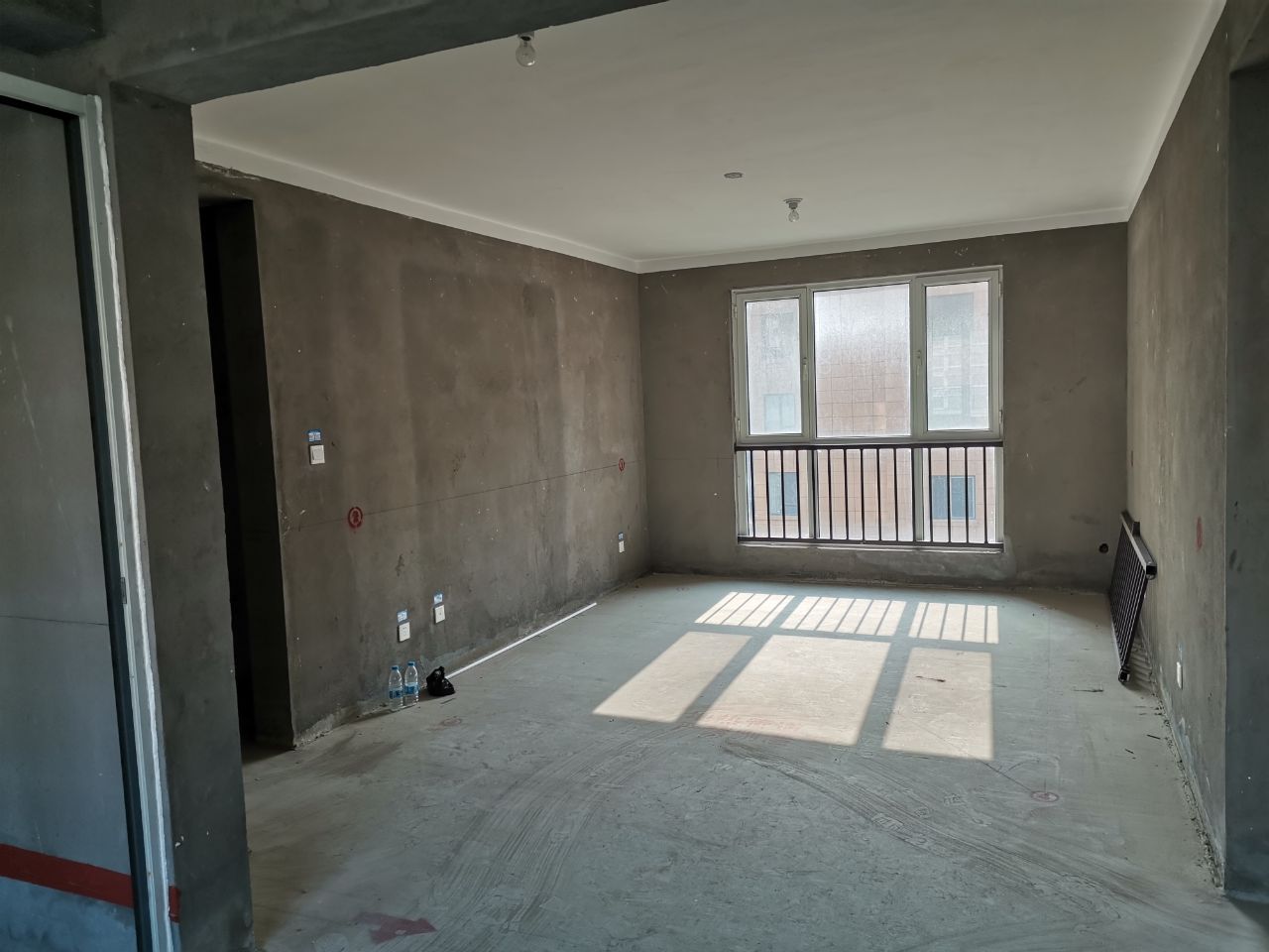 高品質(zhì)小區(qū)高性價比小高層電梯毛坯房特價出售