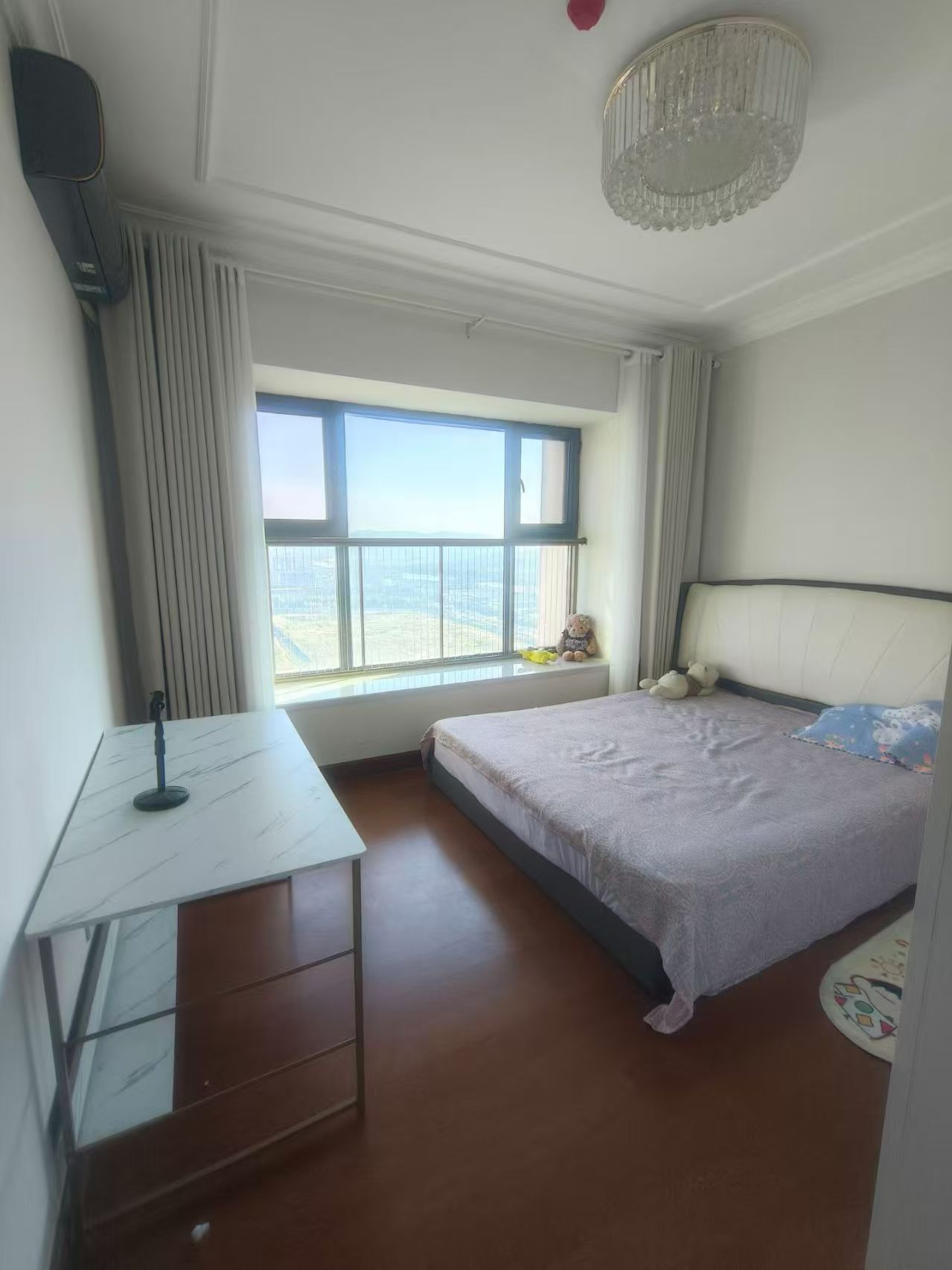 恒大翡翠華庭觀景好樓層126平三室兩衛(wèi)月租1500元