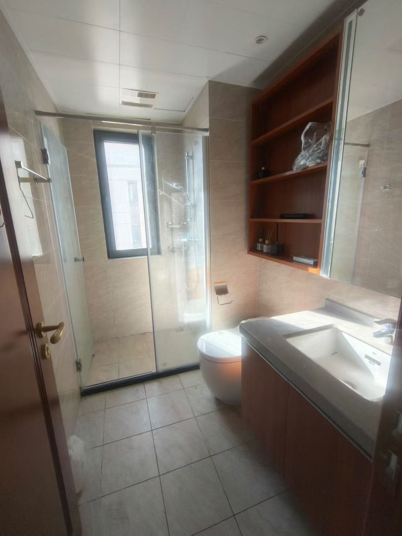 恒大翡翠華庭觀景好樓層126平三室兩衛(wèi)月租1500元