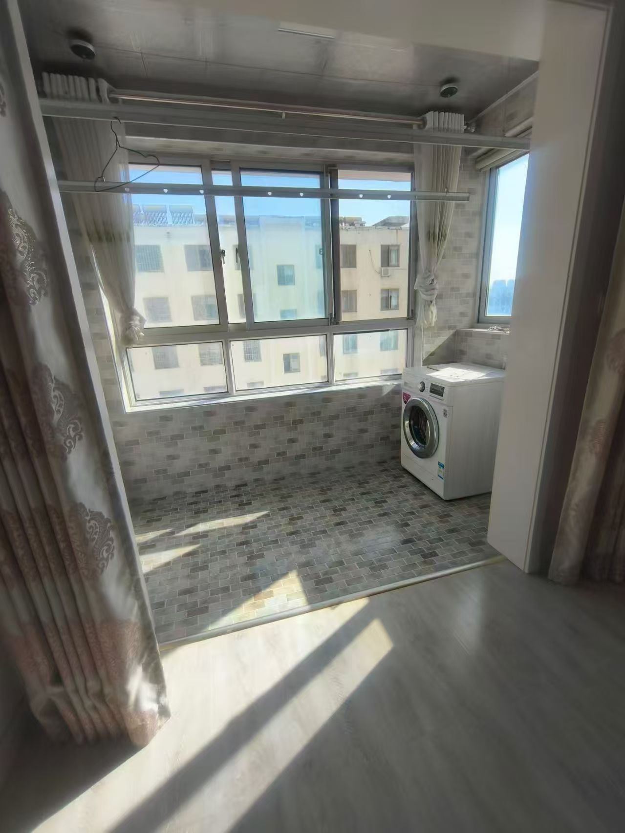 潤(rùn)泰國(guó)際封閉小區(qū)電梯好樓層82.78平兩室38.6萬(wàn) 潤(rùn)泰國(guó)際封閉小區(qū)電梯好樓層82.78平兩室38.6萬(wàn)