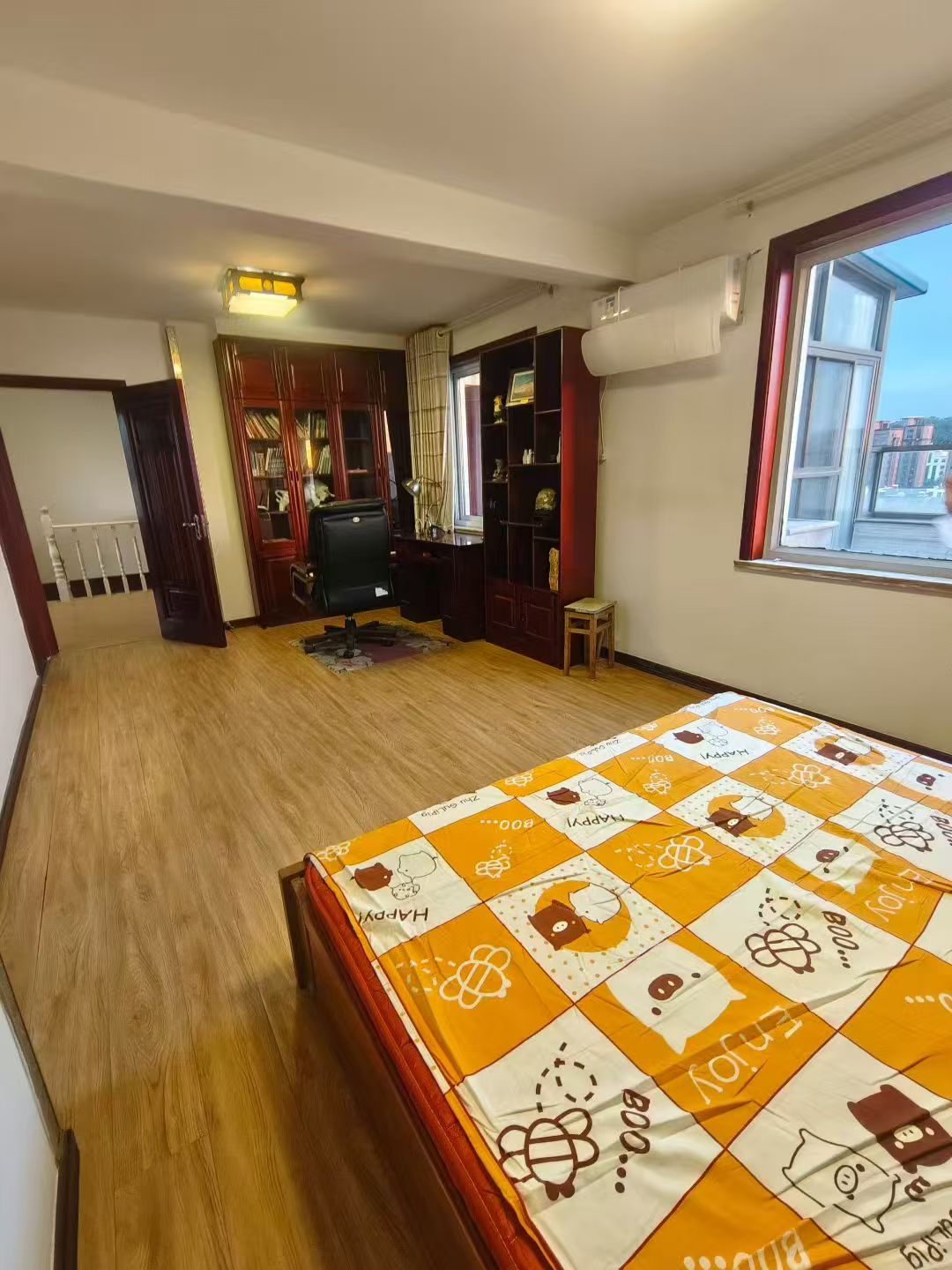 山川文苑頂復(fù)上下兩層223平五室三衛(wèi)99萬 山川文苑頂復(fù)上下兩層223平五室三衛(wèi)99萬