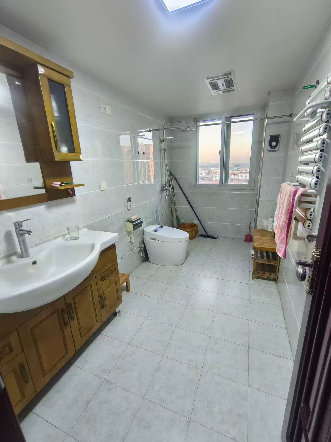 山川文苑頂復(fù)上下兩層223平五室三衛(wèi)99萬 山川文苑頂復(fù)上下兩層223平五室三衛(wèi)99萬