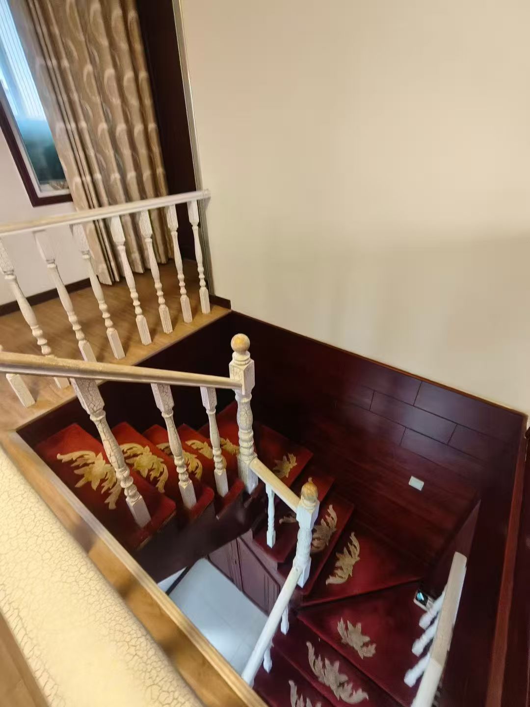 山川文苑頂復(fù)上下兩層223平五室三衛(wèi)99萬 山川文苑頂復(fù)上下兩層223平五室三衛(wèi)99萬