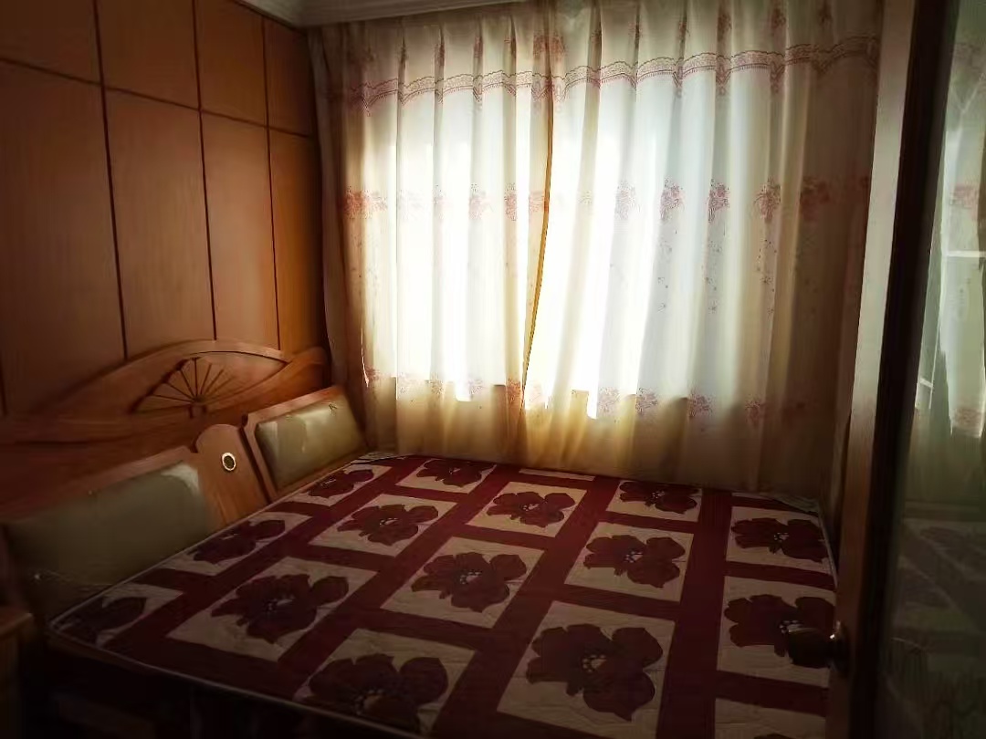 金地小區(qū)吉樓出售，125平，25萬