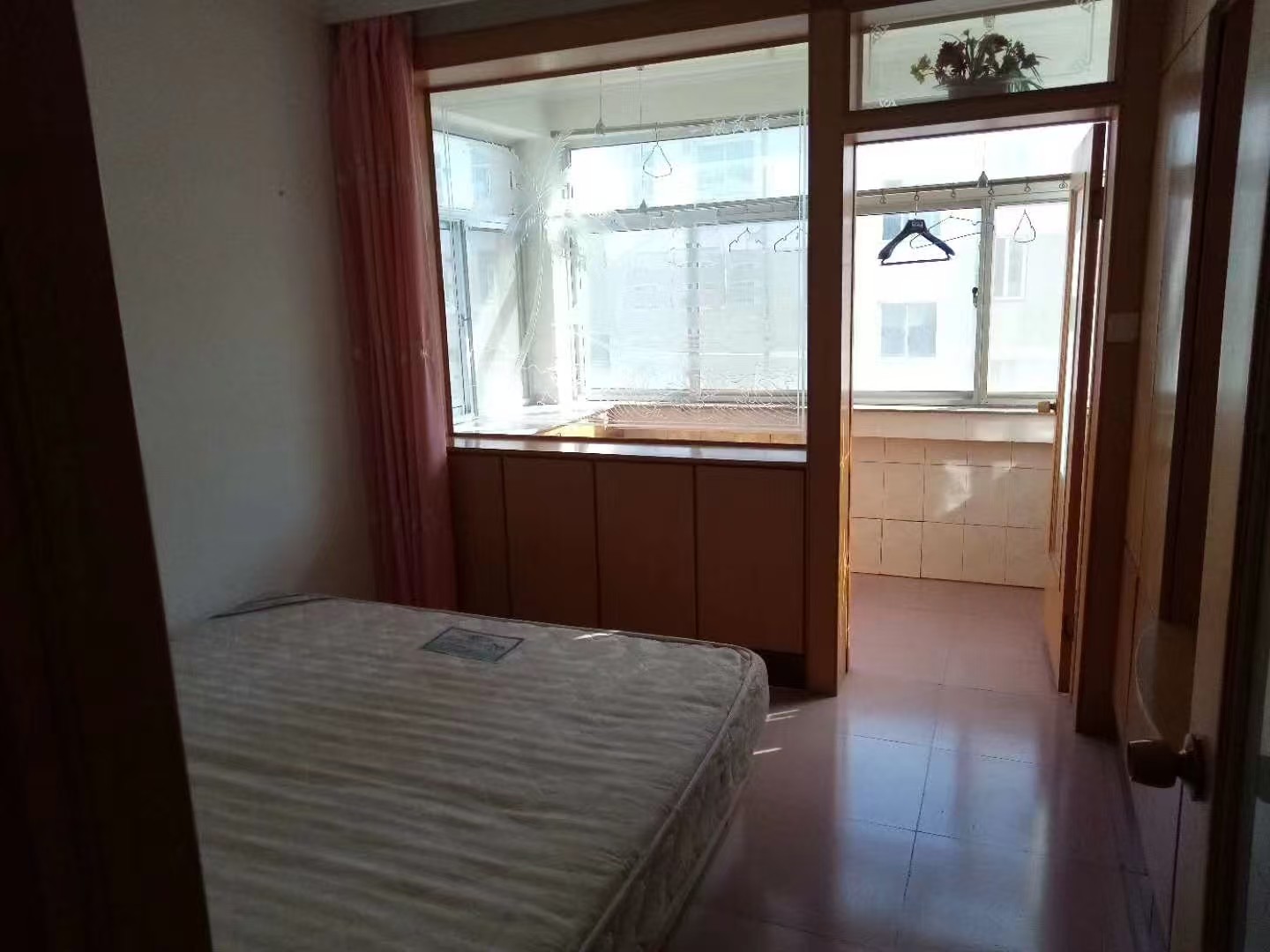 金地小區(qū)吉樓出售，125平，25萬