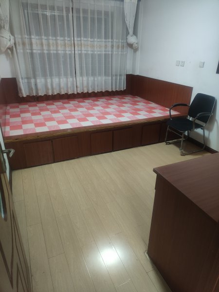 三里河小學(xué)對(duì)面住人一樓出租出售