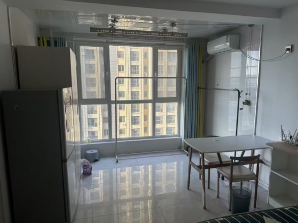 山偉學(xué)府電梯11樓35平月租800/月