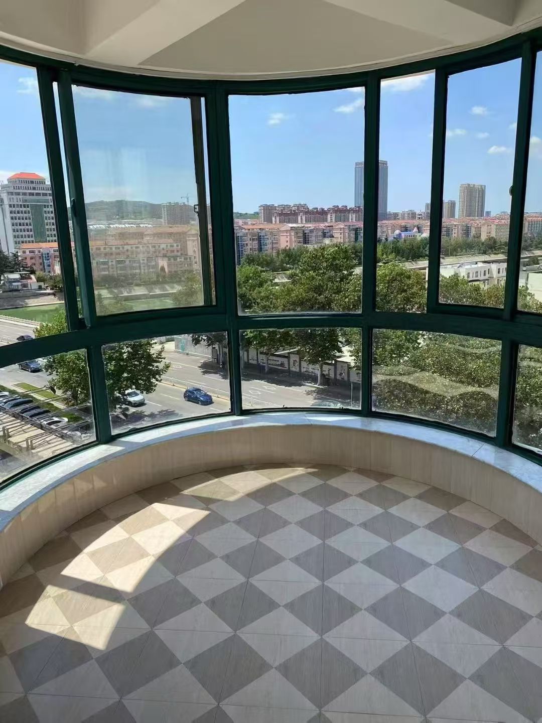 銀河花園140多平精裝修1600/月家具家電齊全