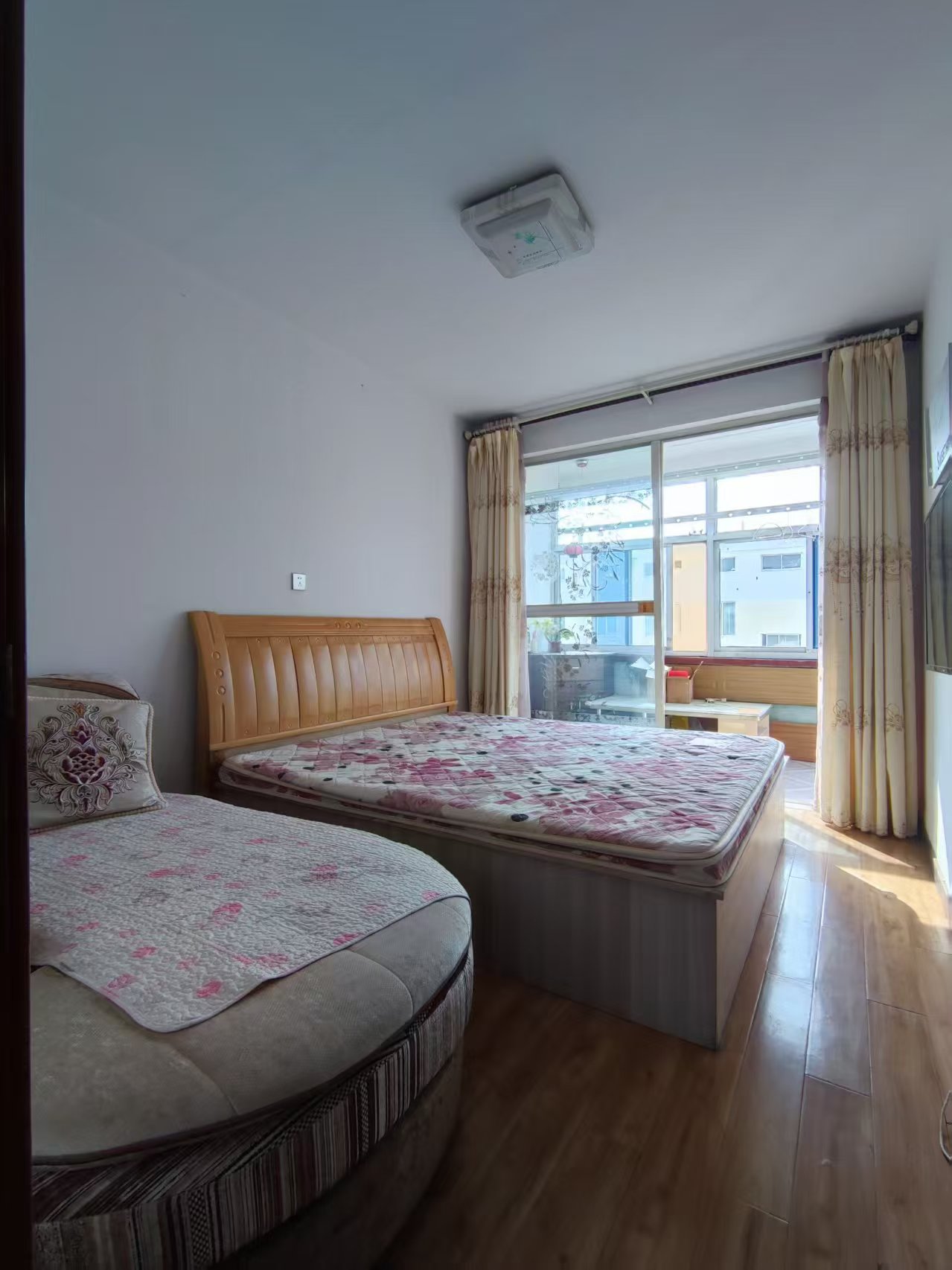 美食街4樓三室月/700可押一付三