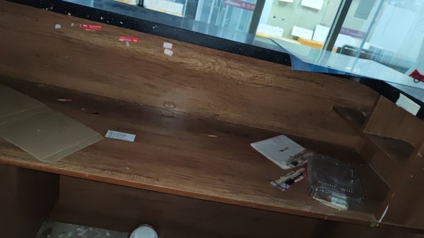 2米吧臺(tái)轉(zhuǎn)讓