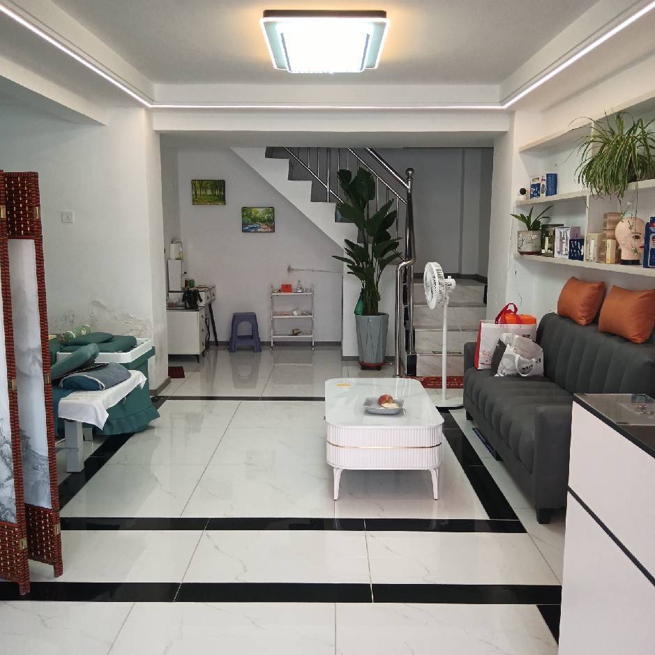 在三里河小學附近兩層共110 新裝修