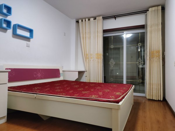 二中南秀山小區(qū)86平米出租