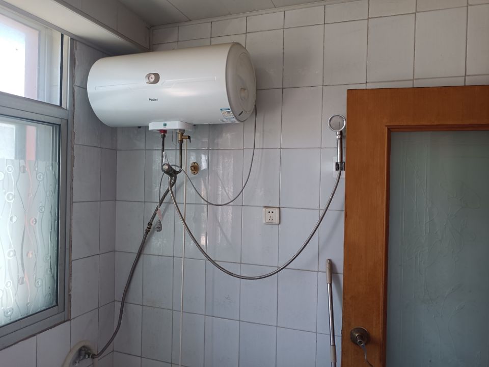 二實(shí)小對(duì)面家家悅樓上 吉房出租