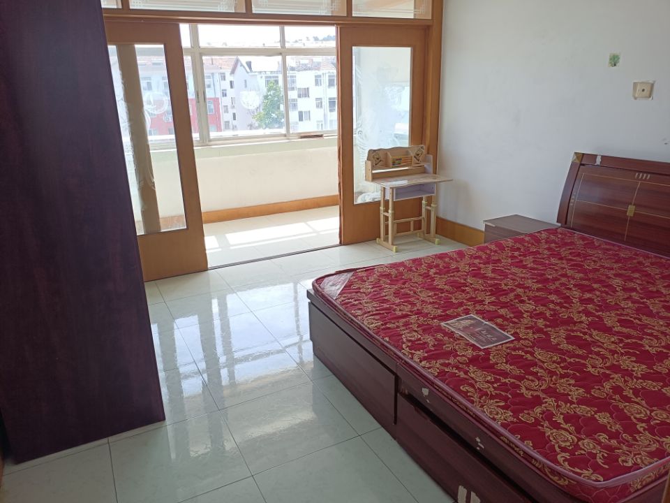 二實(shí)小對(duì)面家家悅樓上 吉房出租