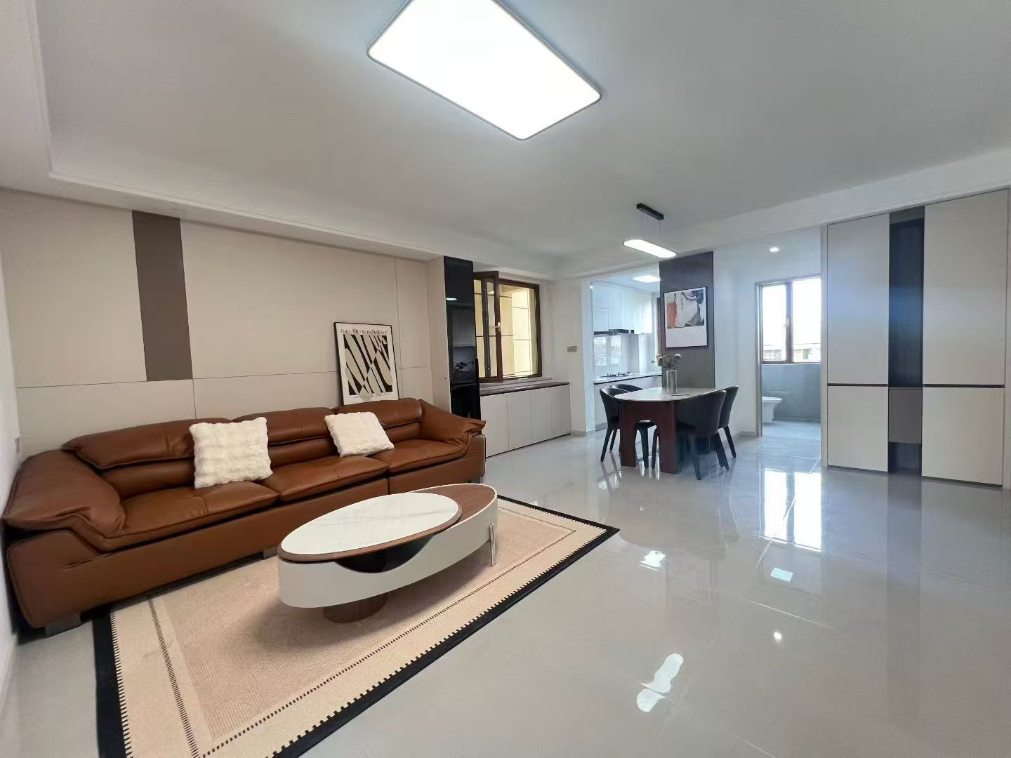 華西雅居小高層4樓114平 三室兩衛(wèi)精裝修52.8萬 華西雅居小高層4樓114平 三室兩衛(wèi)精裝修52.8萬