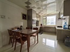 海泰莊園一期 多層一樓東邊戶180平四室兩衛(wèi)69.8萬