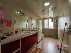 海泰莊園一期 多層一樓東邊戶180平四室兩衛(wèi)69.8萬