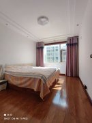 土地局家屬樓秀峰閣小區(qū)149.53平三室兩衛(wèi)75.8萬