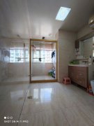 土地局家屬樓秀峰閣小區(qū)149.53平三室兩衛(wèi)75.8萬