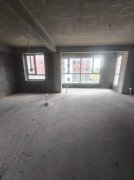 海泰二期多層住人三樓109平三室兩衛(wèi)46.8萬