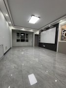 德宏世紀(jì)華府電梯12樓121.02平＋34.86車位49.8