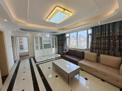 德紅世紀(jì)華府5樓東邊戶122平三室兩衛(wèi)精裝修53萬