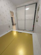 三里河仙山公園附近2000年一樓80平三室精裝26.8萬