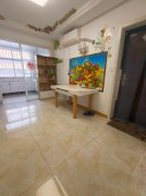 三里河仙山公園附近2000年一樓80平三室精裝26.8萬