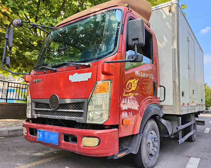 2018年重汽3米8保溫廂貨寬體