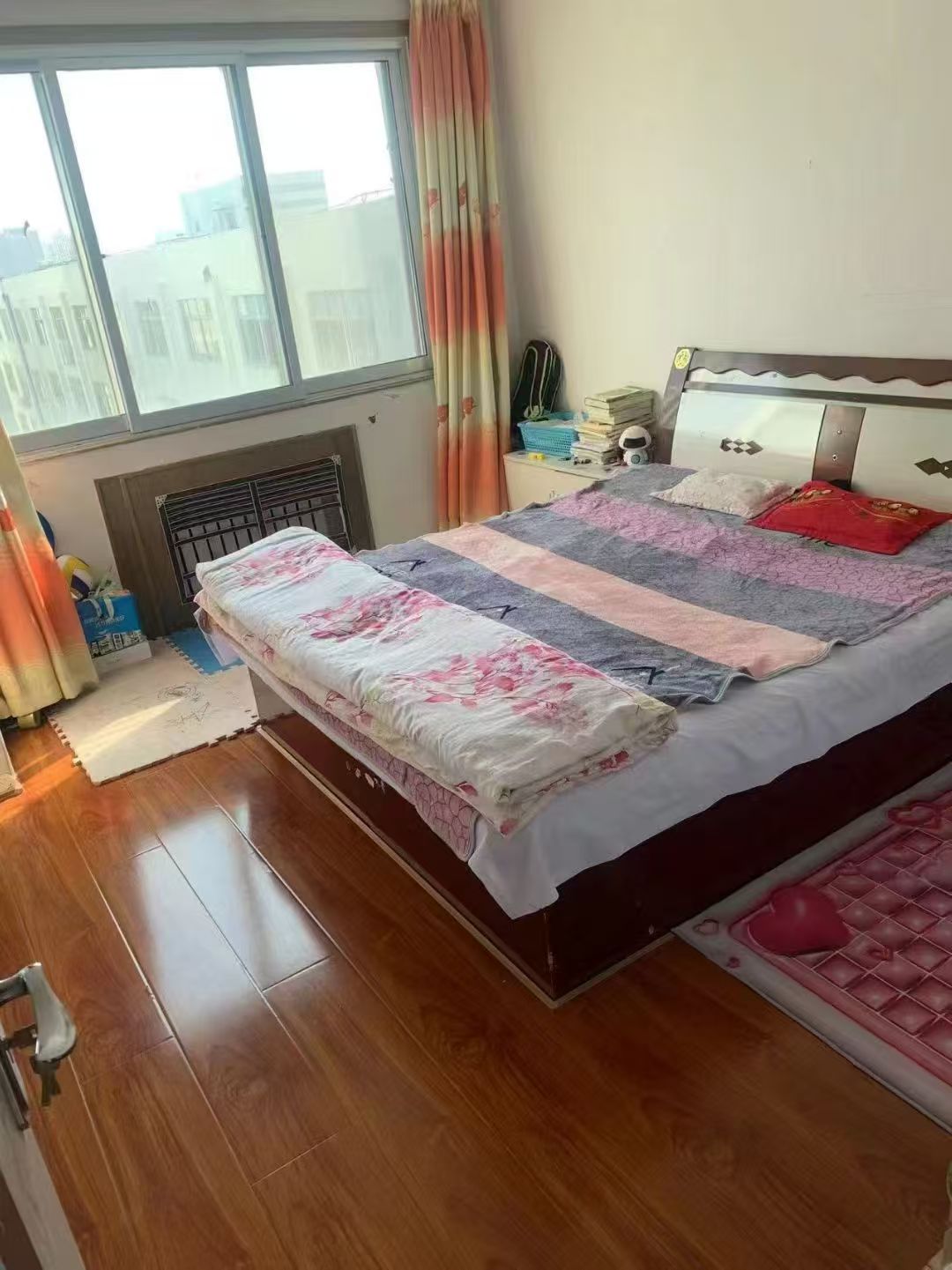 香水小區(qū)急售15.8萬86平小三室 香水小區(qū)急售15.8萬86平小三室