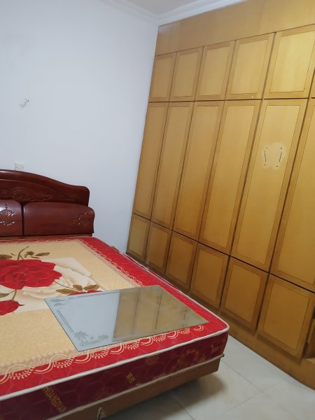 位于大潤發(fā)北，香和苑小區(qū)對面，生產(chǎn)街2號貼地一樓對外出租