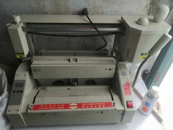 6成新手動膠裝機