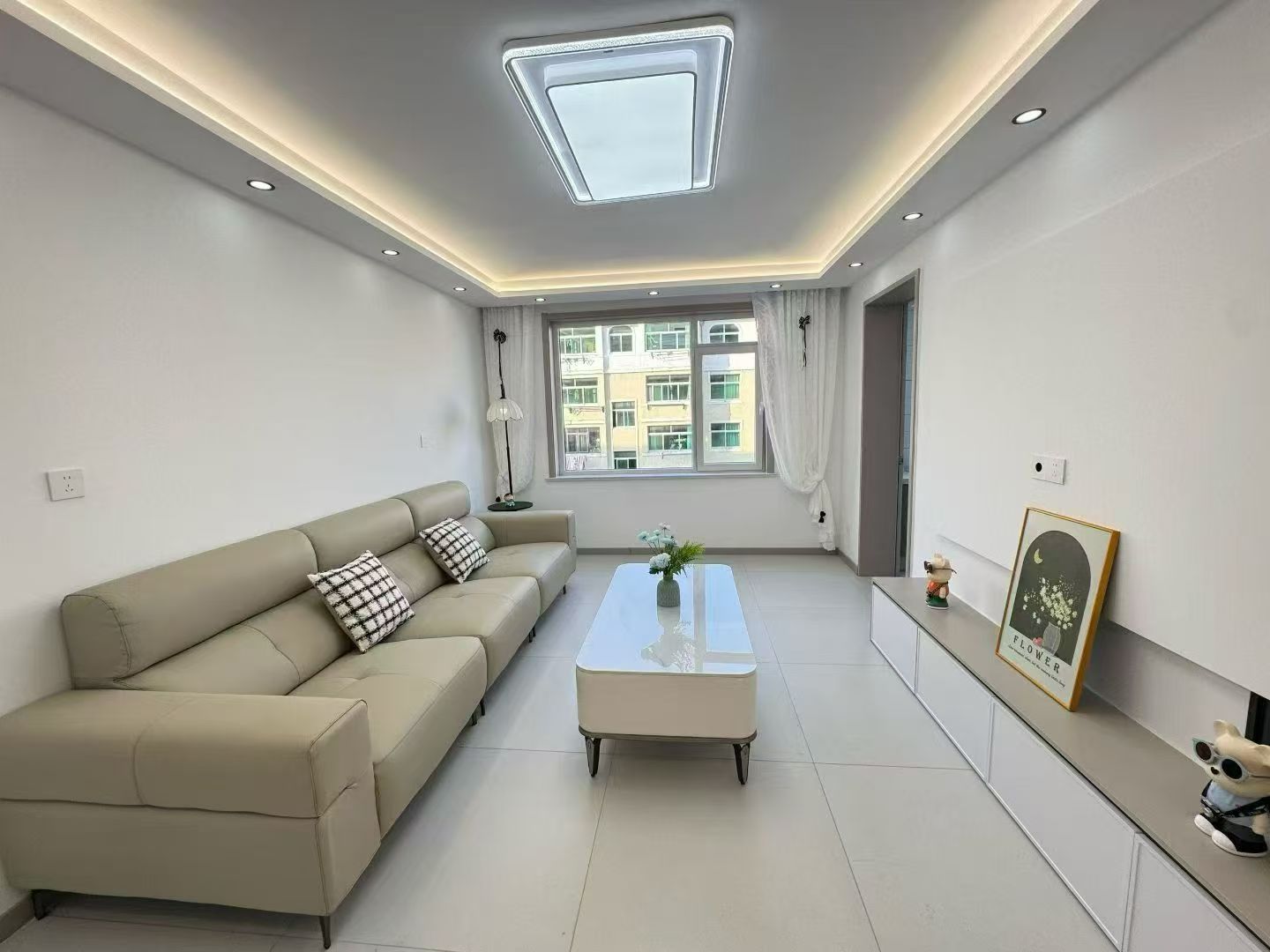 昆崳南路 三樓 三室90平36.8萬(wàn) 昆崳南路 三樓 三室90平36.8萬(wàn)