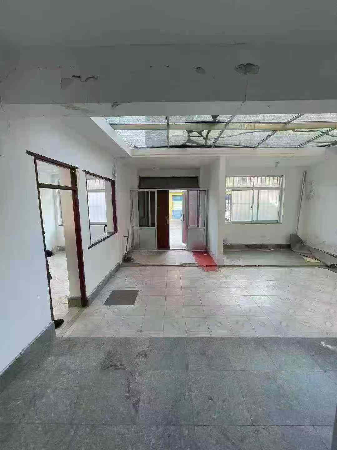 一實(shí)小道南一樓帶院116平大院子南開門35萬 一實(shí)小道南一樓帶院116平大院子南開門35萬