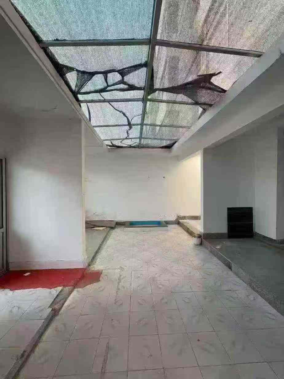 一實(shí)小道南一樓帶院116平大院子南開門35萬 一實(shí)小道南一樓帶院116平大院子南開門35萬