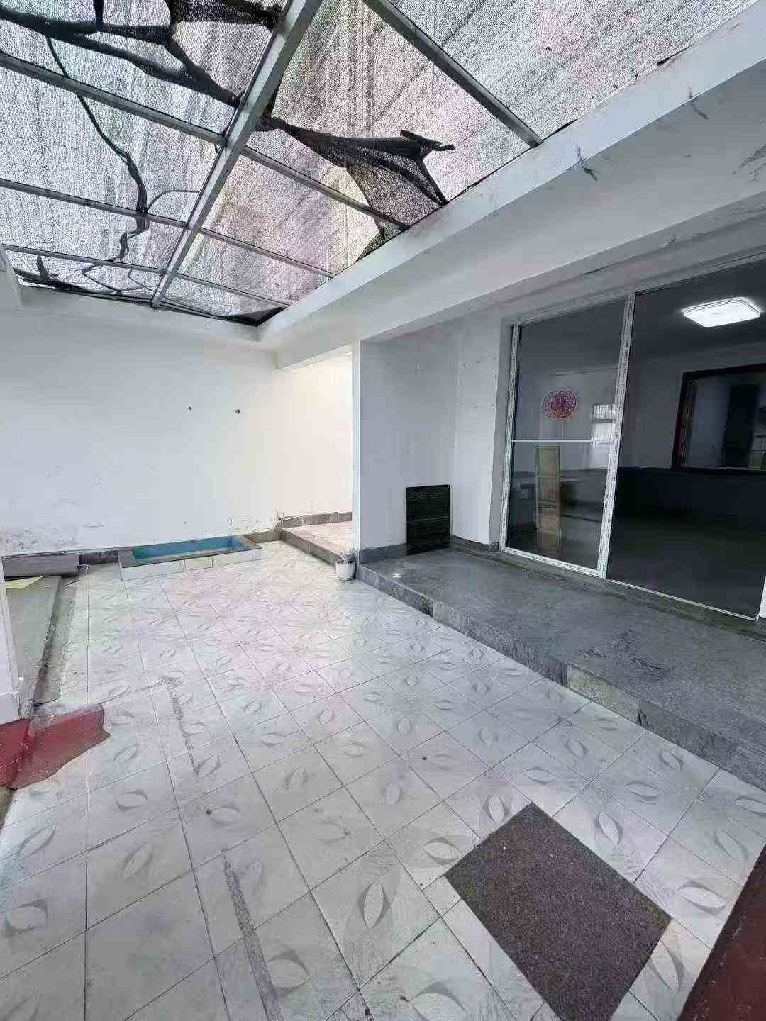 一樓帶院毛坯116平大院子南開門停車方便35萬 一樓帶院毛坯116平大院子南開門停車方便35萬