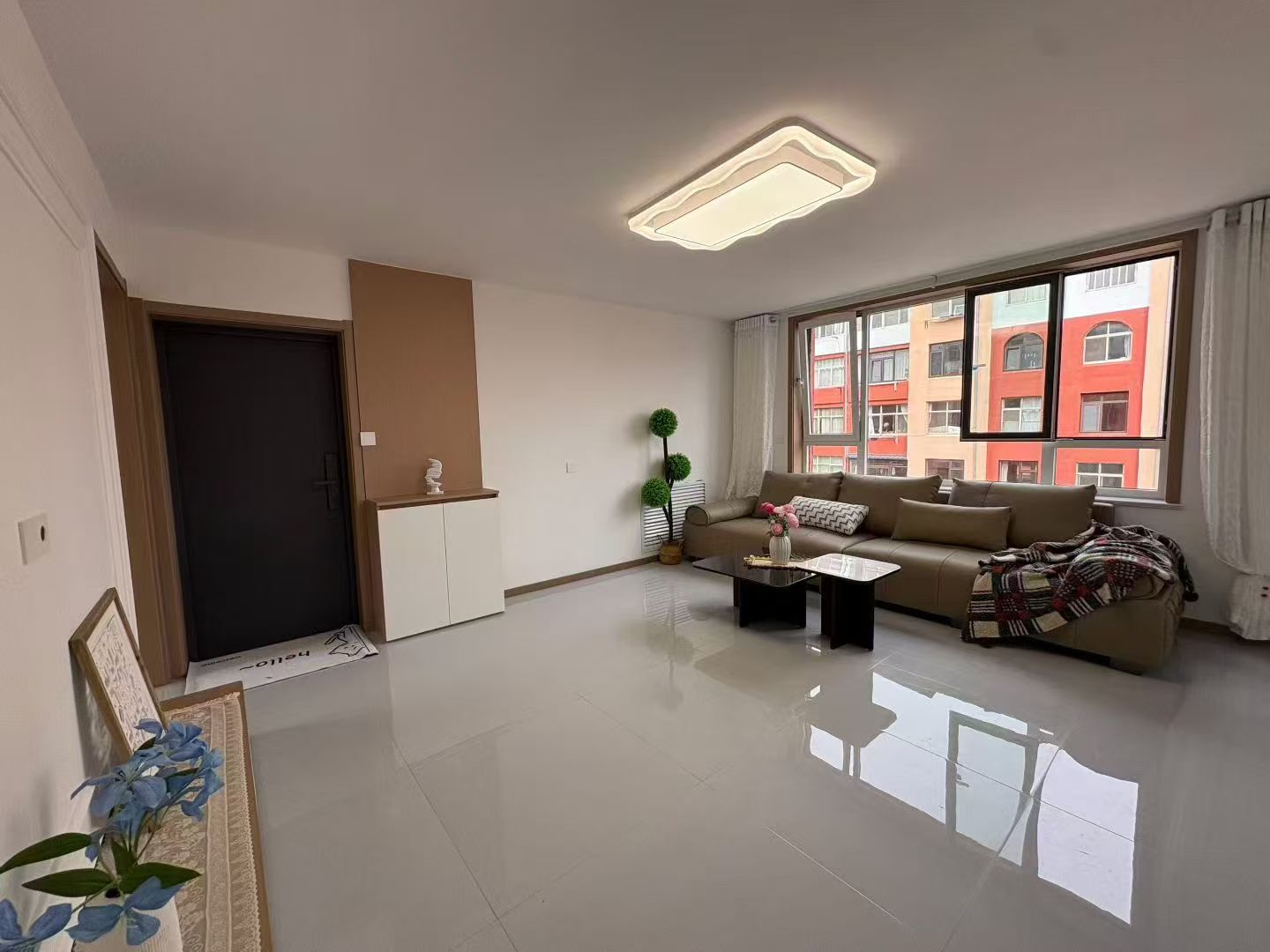 燕南街無坡三樓南三室精裝102平33.8萬 燕南街無坡三樓南三室精裝102平33.8萬